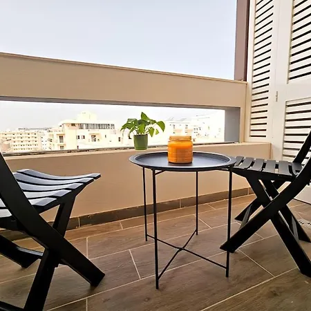 Palm Haven Apartment *