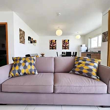 Palm Haven Apartment *